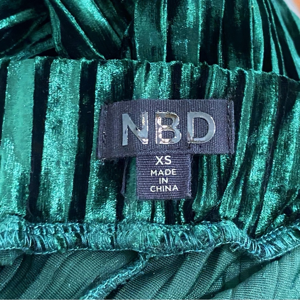 NBD Alena jewel green velvet pleated high waisted wide leg pants - Picture 8 of 11